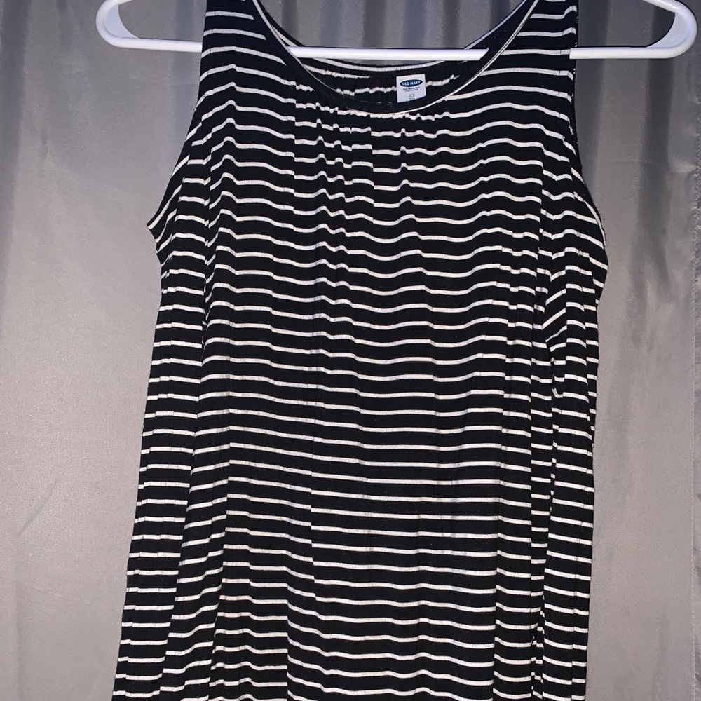 Black and white stripped off the shoulder